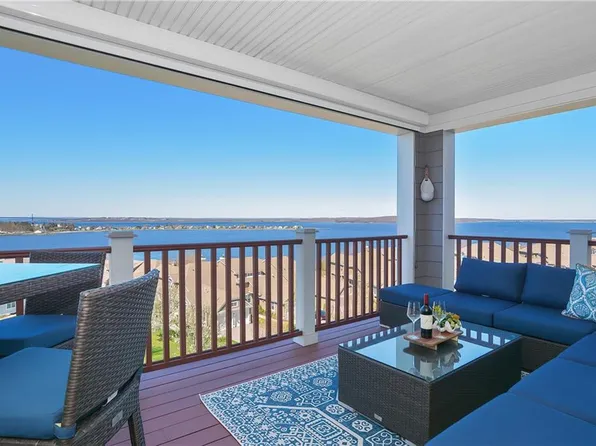71 Starboard Dr Unit 220, Tiverton, RI 02878