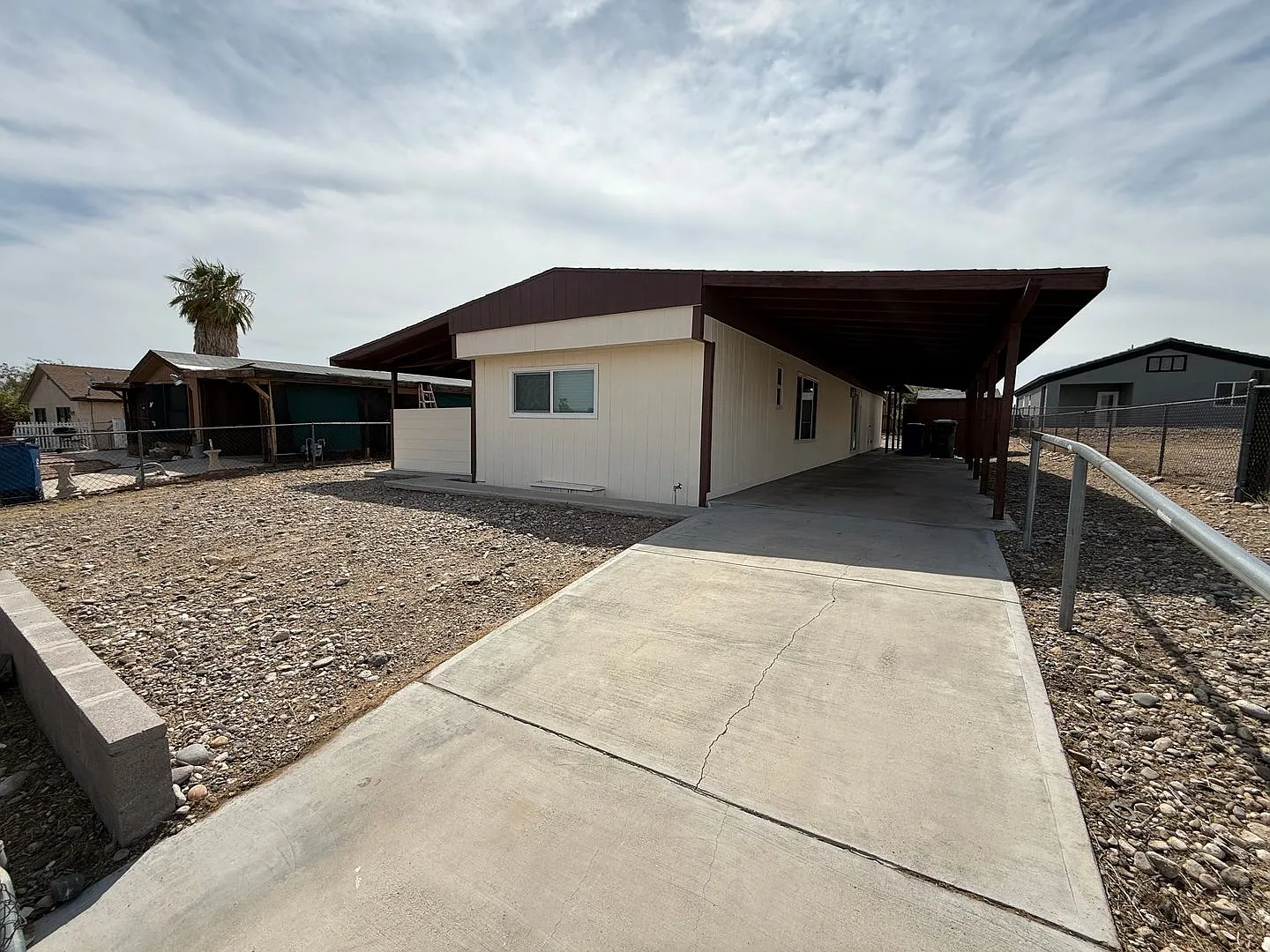 3 Bedroom Mobile Located in Bullhead City — Photo 2