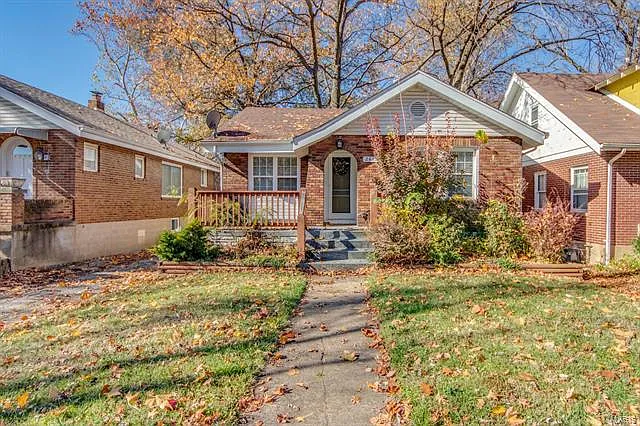 2411 Hartland Ave photo 1