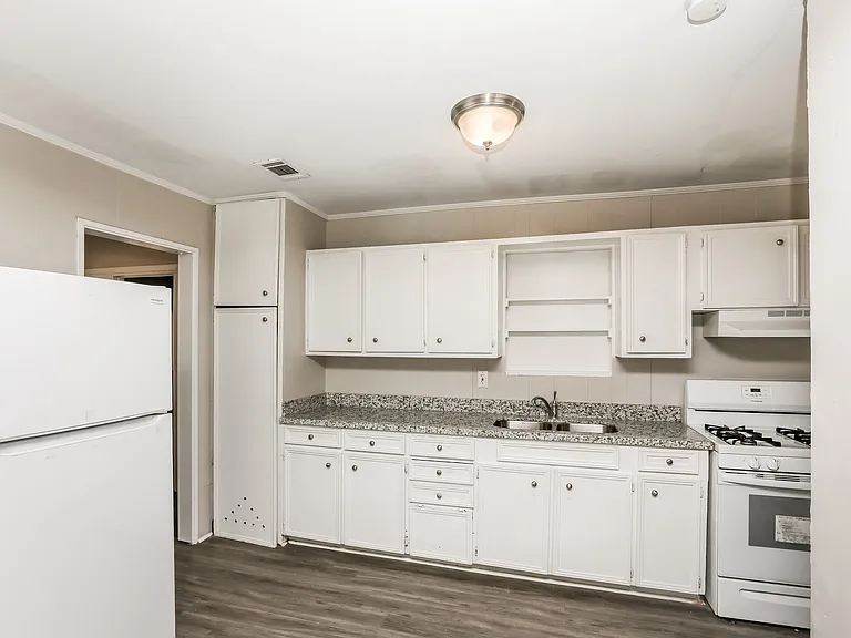 686839_021_breakfast_nook_13138991.jpg