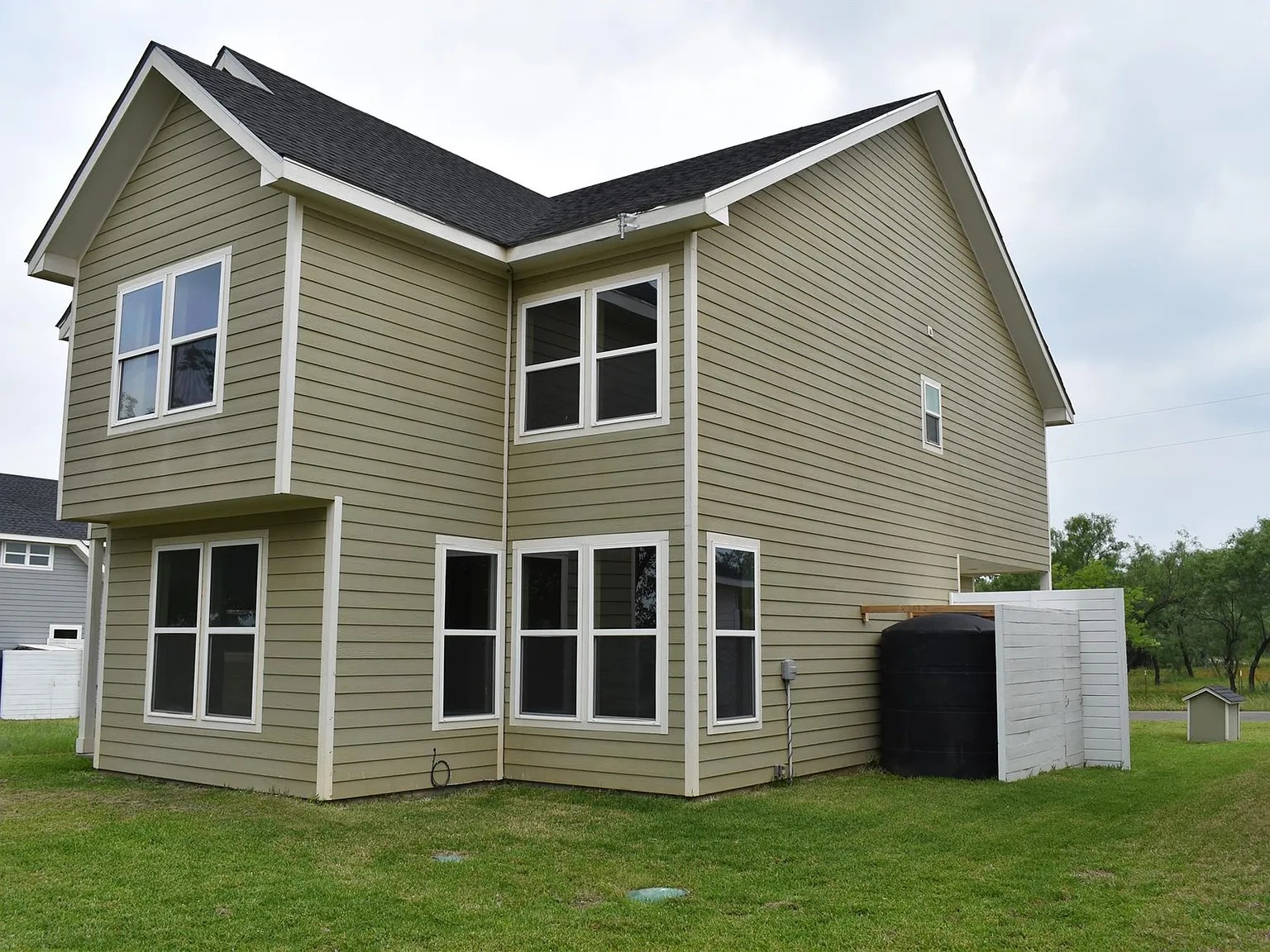 4 bed, 3.5 bath, 2133 sqft, $2,500 — Photo 3