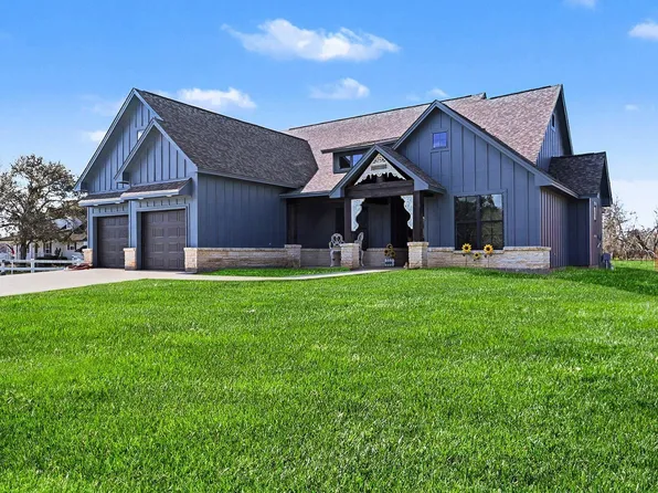 444 Mill Rd, Angleton, TX 77515