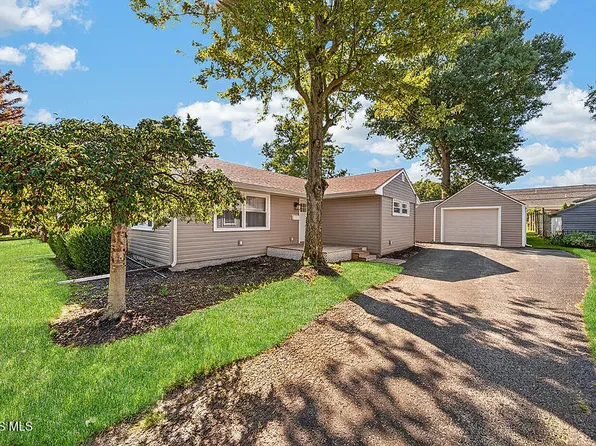 121 Springbrook Dr, Findlay, OH 45840