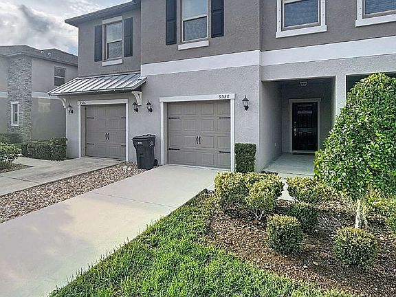 3rd image of 9528 Pembrooke Pines Dr