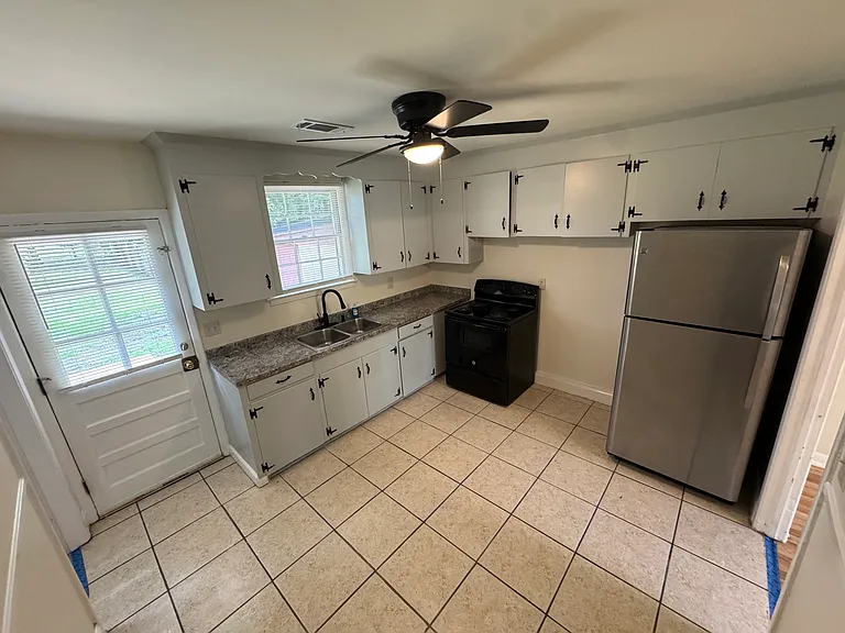 1419 Joy Ave — Photo 2