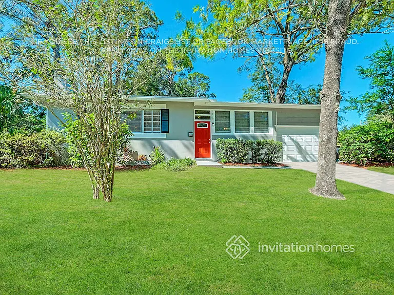 2459 Mercer Cir S — Photo 2