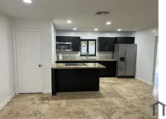 806 Gardenside Ct