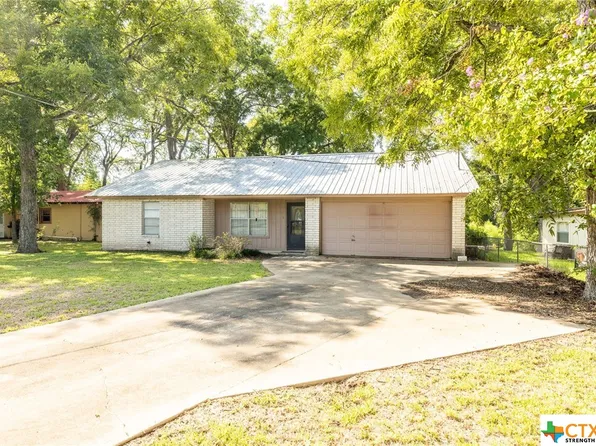 579 County Road 90b, Gonzales, TX 78629