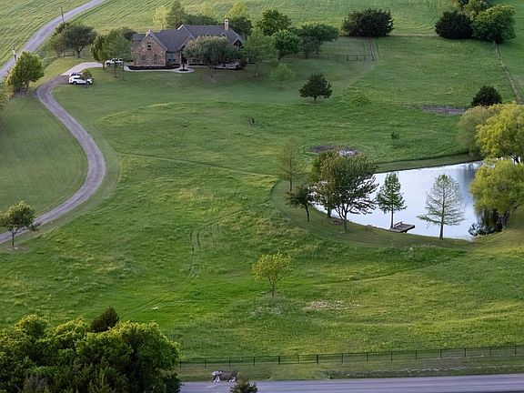 3rd image of 2040 Stevens Rd