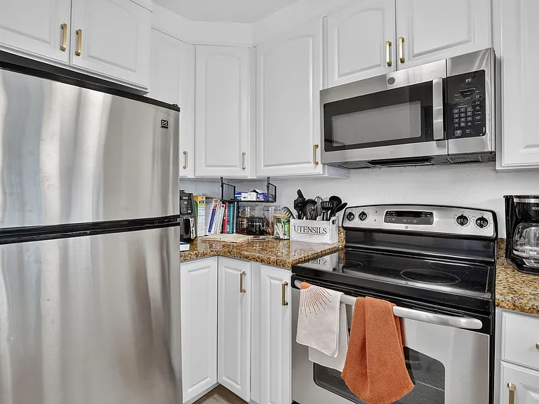 900 River Reach Dr #522 — Photo 2