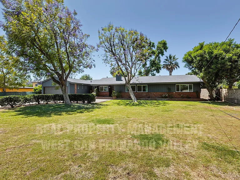 9801 Columbus Ave — Photo 4