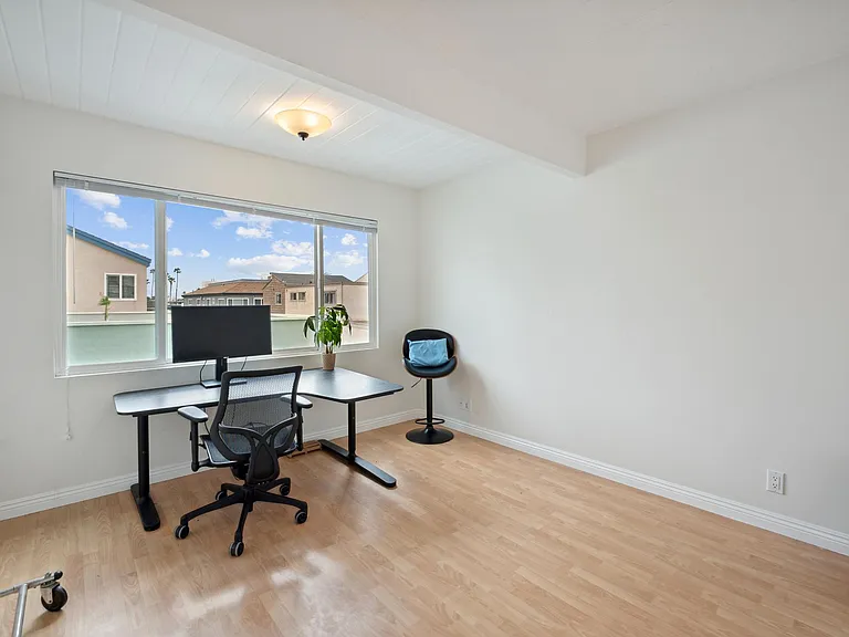 214 Walnut St — Photo 12
