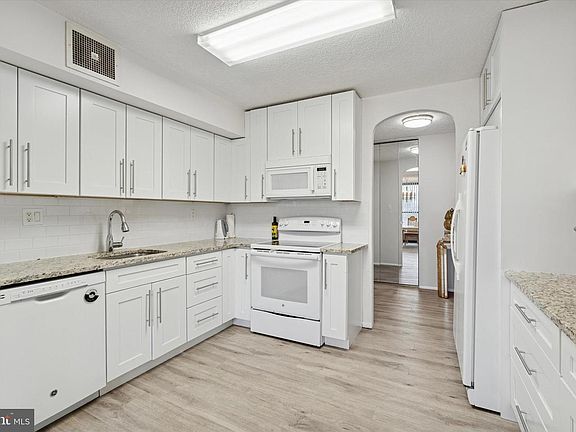 4th image of 666 W Germantown Pike APT 2101