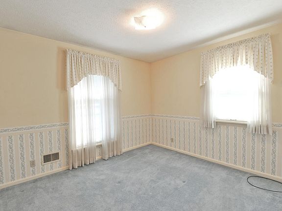 4th image of 1907 Elba Dr