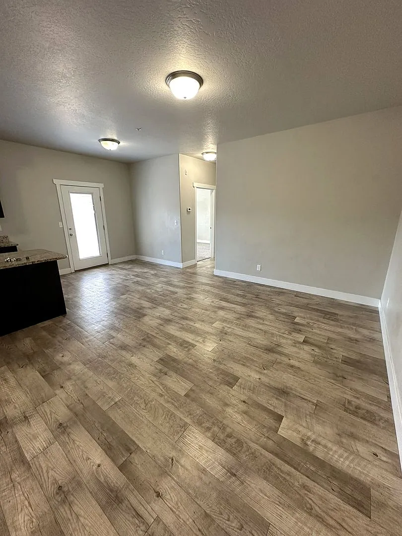 Creekside Oaks Apartments — Photo 4