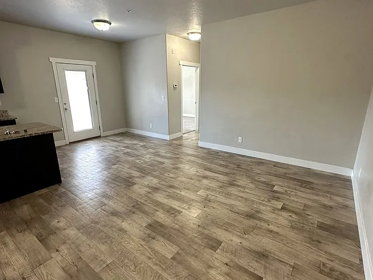 Creekside Oaks Apartments — Photo 3