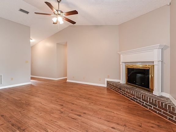 3rd image of 3016 Bridgeview Dr
