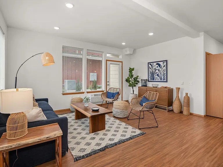 Bluegrass Farms Apartments — Photo 13