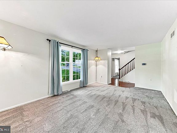 3rd image of 98 Cambridge Rd
