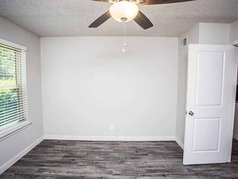 Saddlewood Apartments — Photo 43
