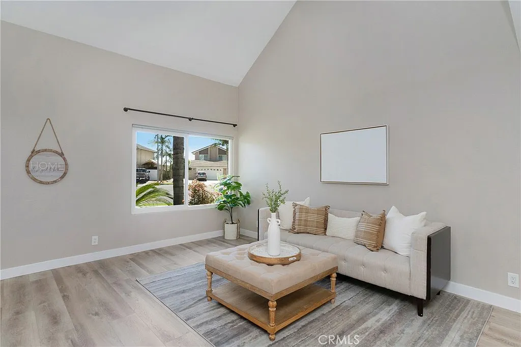 4 bed, 2.5 bath, 2863 sqft, $5,495 — Photo 3