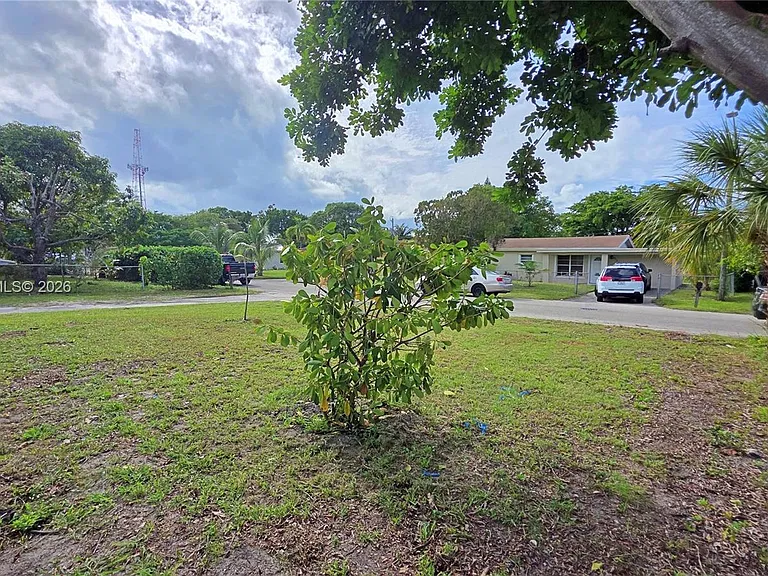 1700 N Cypress Rd — Photo 14