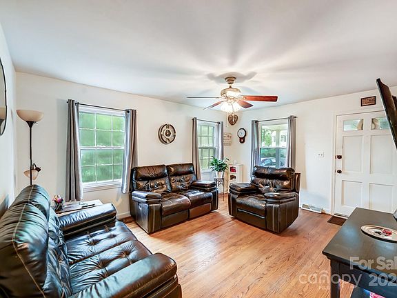 3rd image of 117 Marine Dr