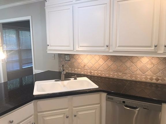 5th image of 744 Jamie Way NE