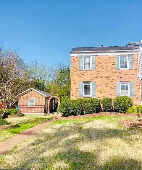 7458 Colton Ln — Photo 4