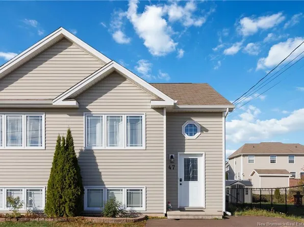 47 Nugent St, Dieppe, NB E1A 0S7