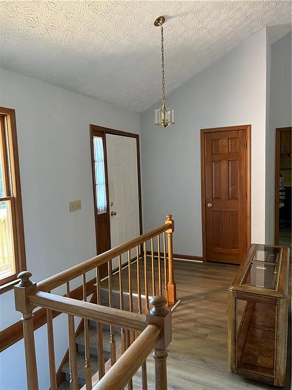 3 bed, 2.0 bath, 1692 sqft, $2,550 — Photo 2