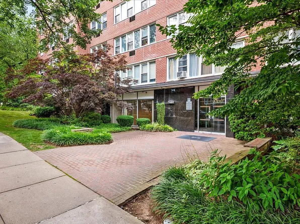 87-15 165th St #6C, Jamaica, NY 11432