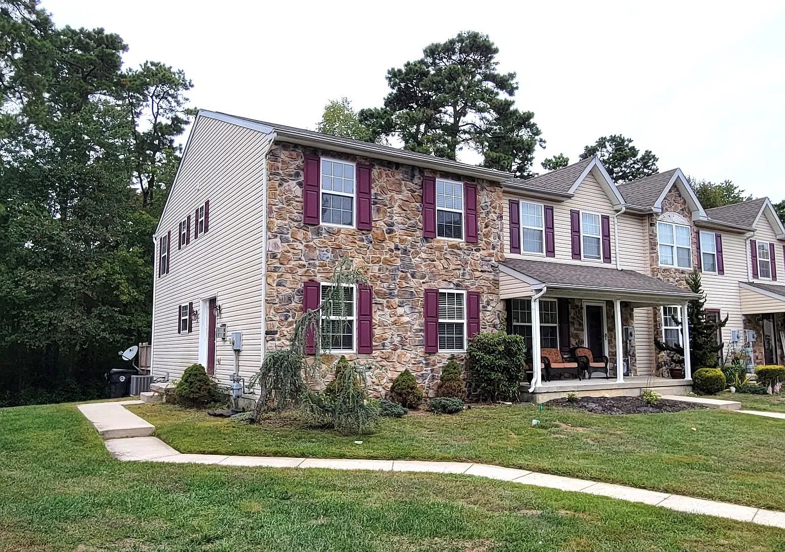 Beautiful 3 bedroom 2.5 bathroom END Unit townhouse for Rent — Photo 1