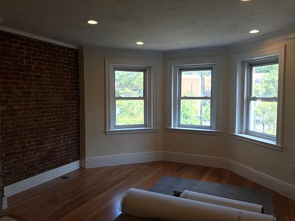 LIVING ROOM AREA