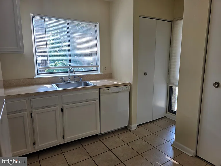 15609 Dorset Rd #201 — Photo 10