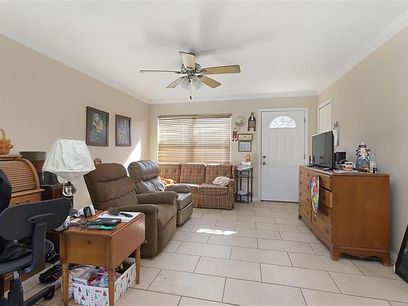 4th image of 914 CASS STREET