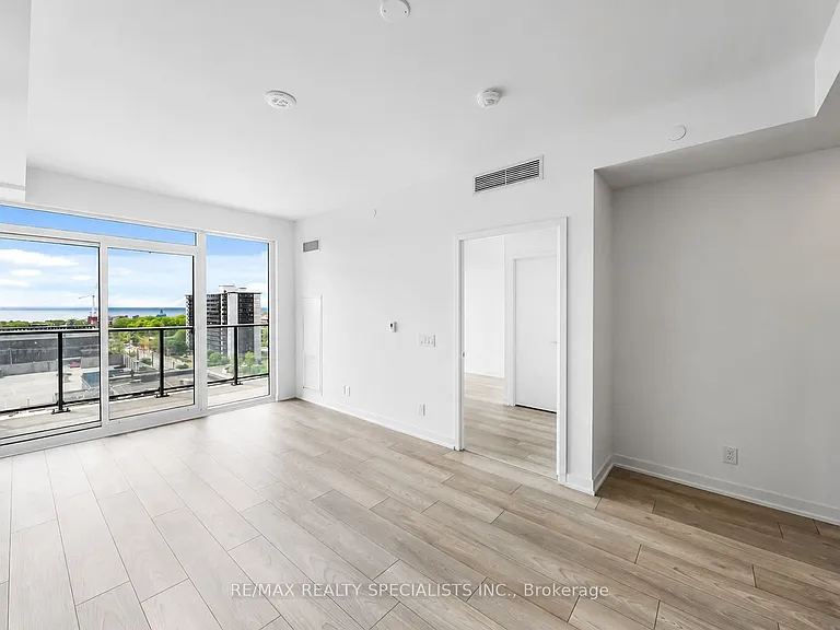 285 Dufferin St #817 — Photo 14