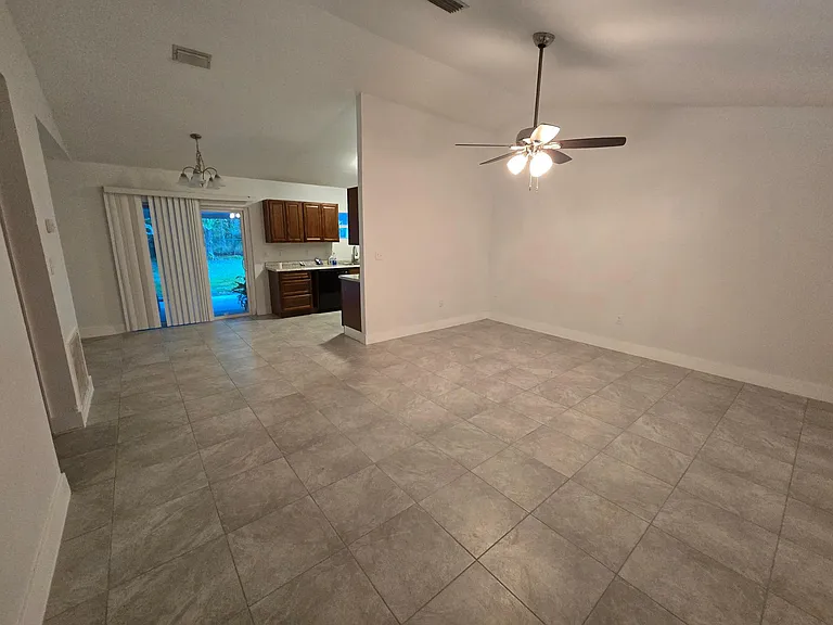 140 Del Monte St NE — Photo 3