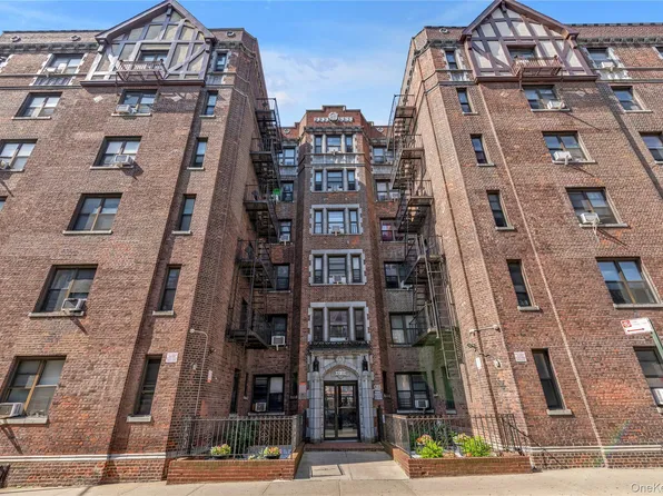 42-02 Layton Street #202, Elmhurst, NY 11373