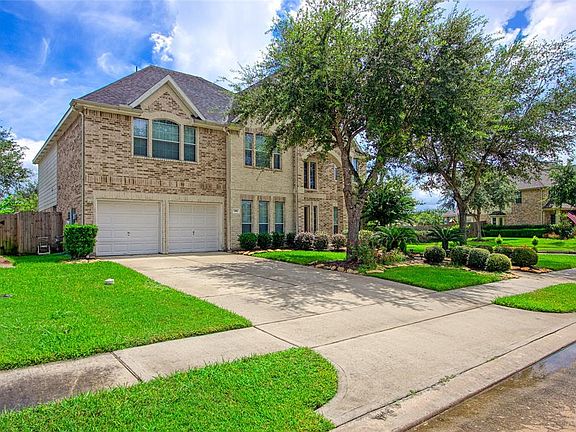 3rd image of 702 White Oak Pointe