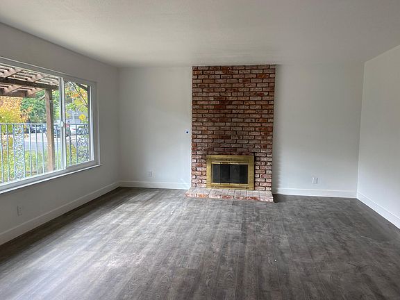 4th image of 1502 Albatross Dr