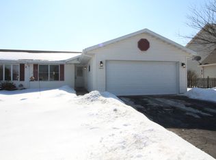 1404 Birchwood St, Delavan, WI 53115