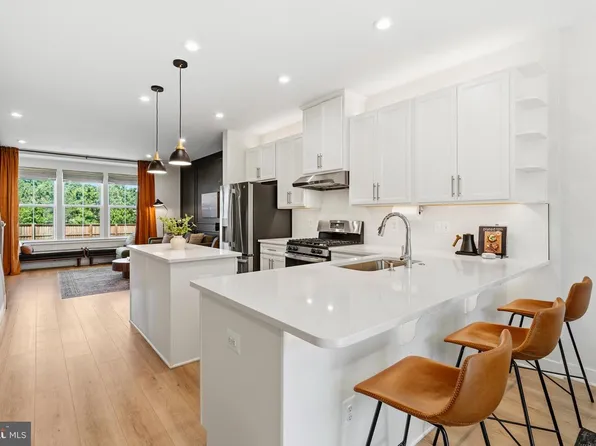 14016 Airfoil Rd, Herndon, VA 20171