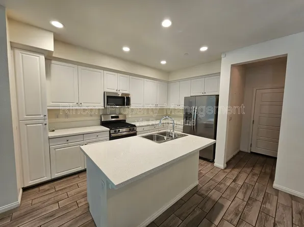 2464 Blossom Ridge Ct Unit 2, Simi Valley, CA 93063
