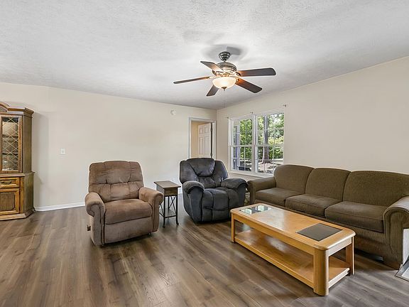 5th image of 117 W Dell Rd