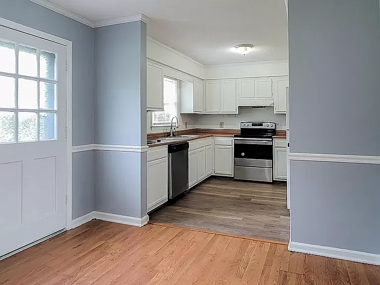725 E Cardinal Dr — Photo 9
