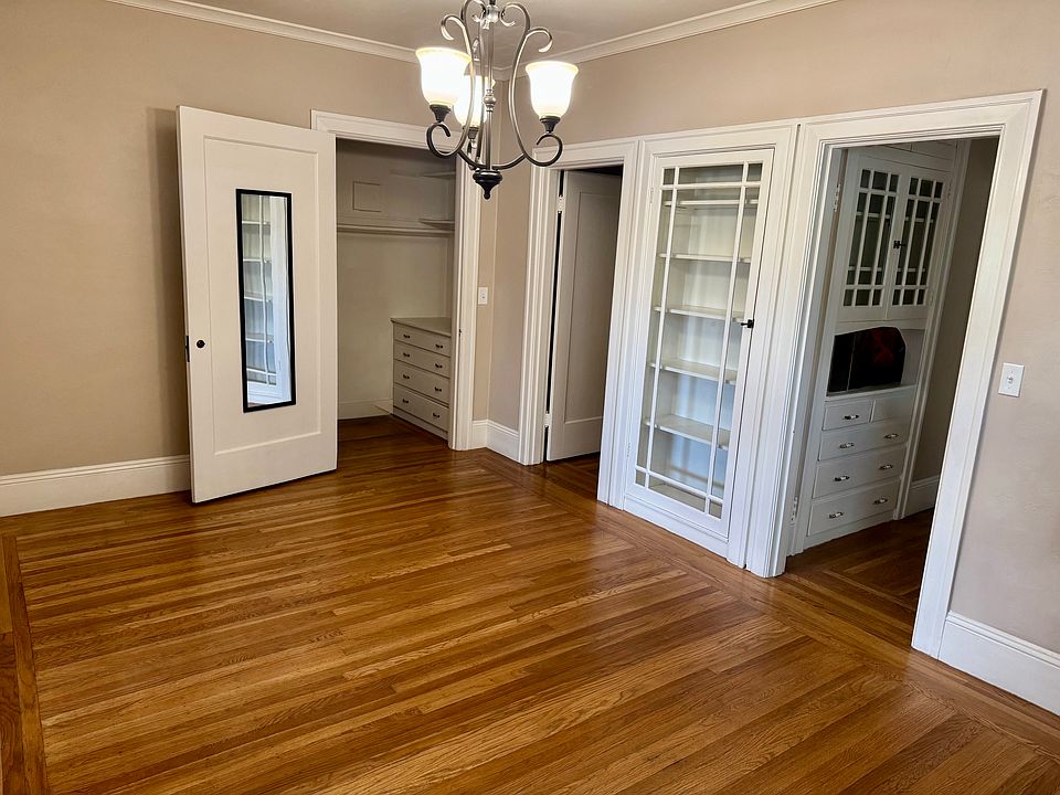 2nd image of 2220 Lakeshore Ave APT 2