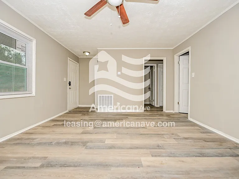 1797307_002_wm_-_living_room_13458671.jpg