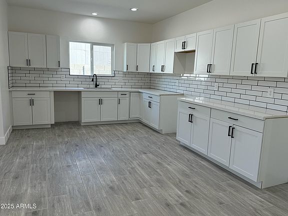 4th image of 4116 E PARK Street
