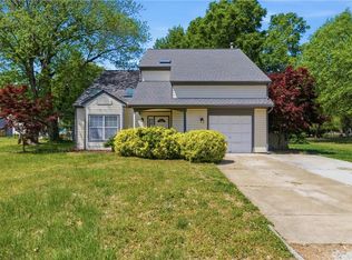 304 Susan Newton Ln, Yorktown, VA 23693